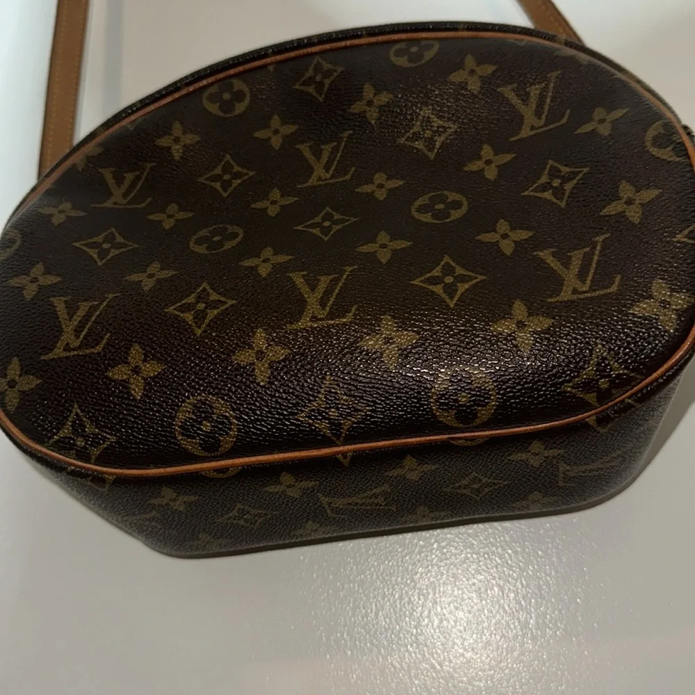 Louis Vuitton shoulder bag in great confidence - Picture 5 of 8